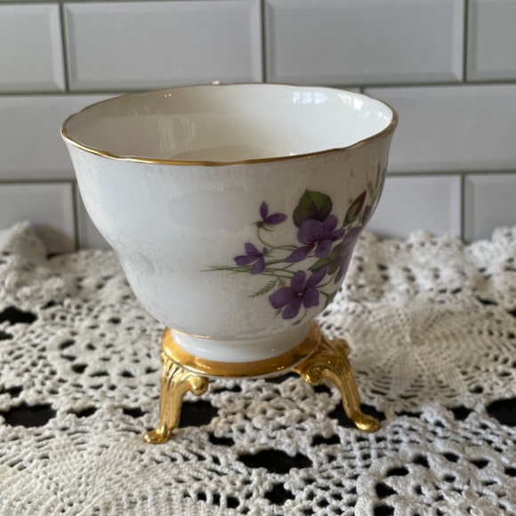 Purple Violets Colclough brand Tea Cup and Saucer Bone China / G665 / pattern # - Picture 8 of 10